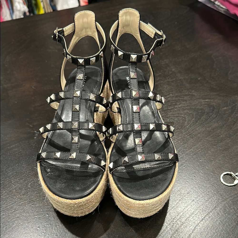 Marc Fisher Jansen studded sandals size 6M